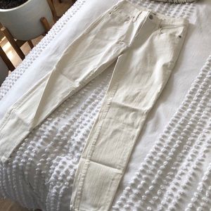 Like new. 26 skinny skinny